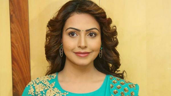 రాజకీయాల్లోకి నందినీ రాయ్