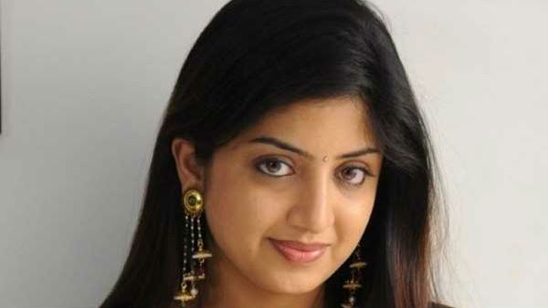 దిశ ఎన్కౌంటర్పై స్పందన.. సినీ, రాజకీయ నాయకులపై కామెంట్