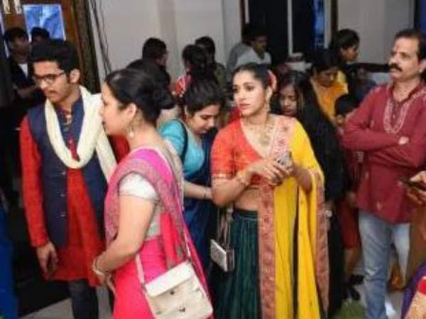 రాజకీయ నేతలు.. రష్మీ గౌతమ్
