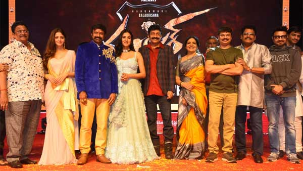 అభిమానుల గోల..