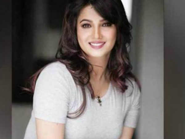 బలవంతపు వసూళ్లతో