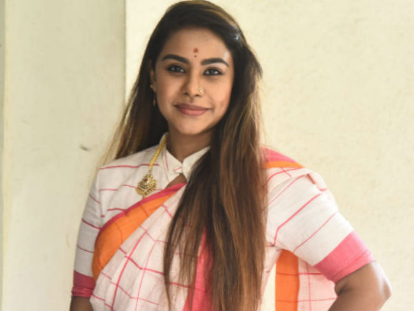 శ్రీ రెడ్డి రూటే సపరేటు.. కానీ!