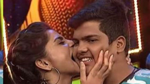 స్టేజ్ మీదే బుగ్గ కొరికిన యాంకర్