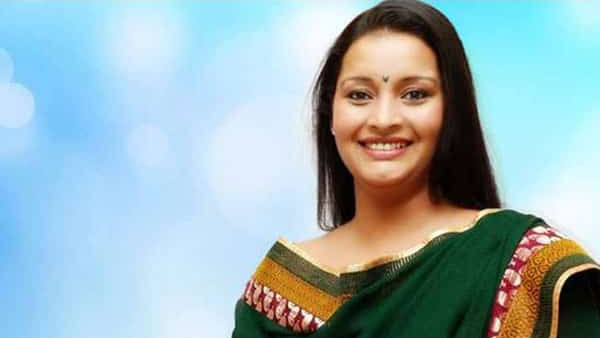 ఆ రాత్రి కారు టైర్ పంక్చర్.. గ్రామస్థుల వద్దకు వెళ్ళగానే! ఒక్కమాటలో చెప్పేసిన రేణు దేశాయ్