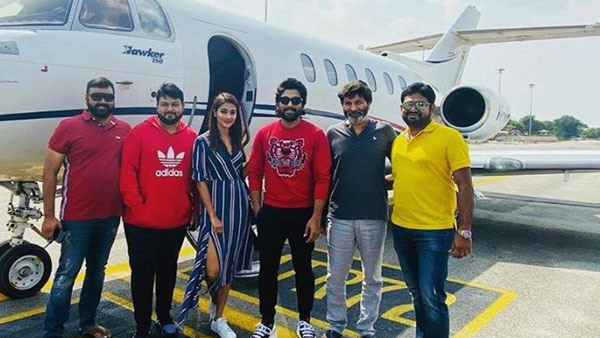 ప్రత్యేక విమానంలో..