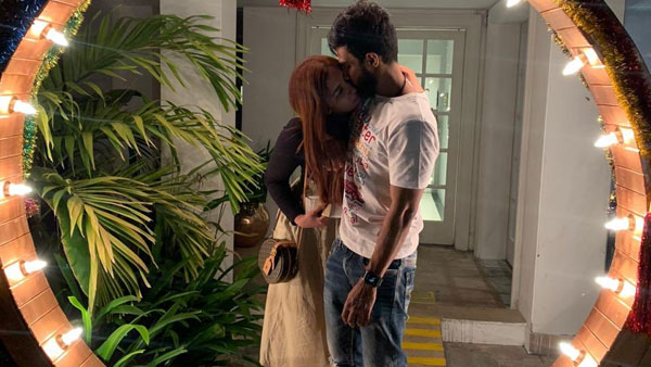 ప్రైవేట్ పిక్స్ని పబ్లిక్ చేసింది