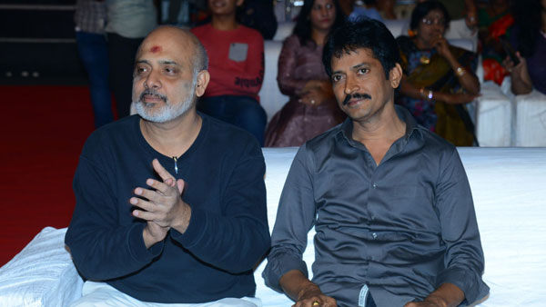 సభా ప్రాంగణమంతా సందడే సందడి