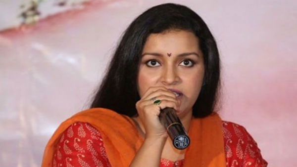 కారు టైర్ పంక్చర్.. వెంటనే కారు దిగి