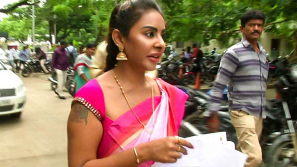శ్రీ రెడ్డి కంప్లైంట్.. కేసు నమోదు