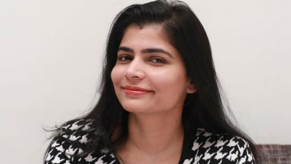 ఆ ఫోటోలను పంపుతూ..