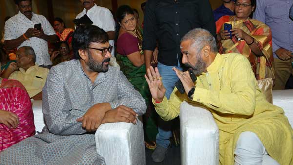 కదిలి వచ్చిన సినీ లోకం..