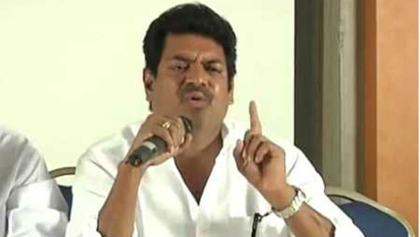 మీడియాపైనా ఫైర్..