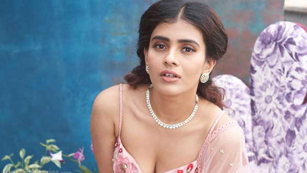 కుమారి 21 ఎఫ్ బ్యూటీ..