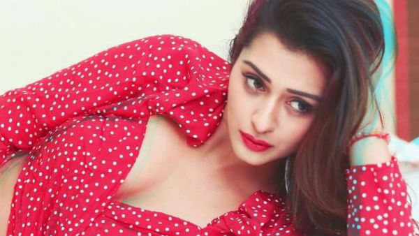 యూత్ని బుట్టలో వేసుకొని.. అందాలు ఆరబోస్తూ!