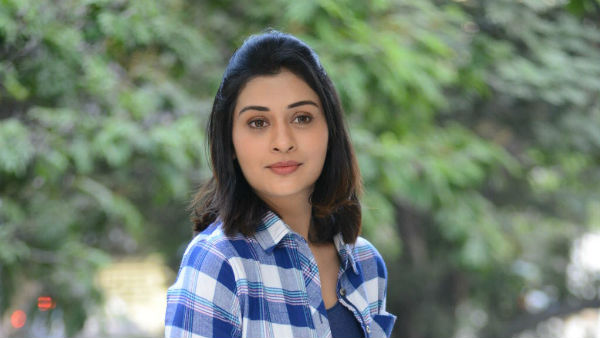 రియల్ లైఫ్లో ప్రేమ.. ముద్దాడుతూ!