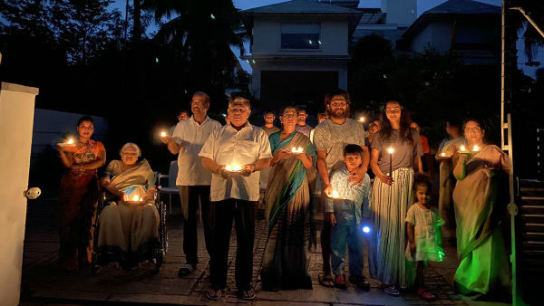 తొమ్మిది గంటలకు తొమ్మిది నిమిషాల పాటు..