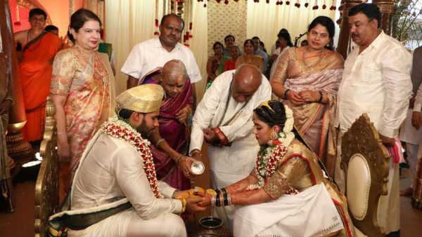 బలమైన రాజకీయ నేపథ్యంతో