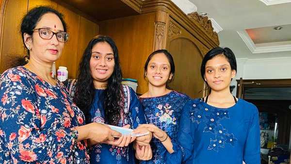 మా ముగ్గురు అమ్మాయిలు