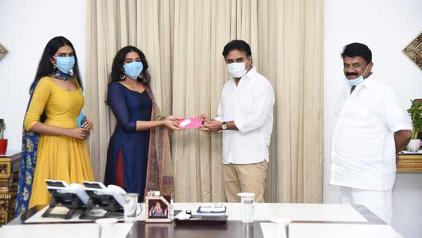 Actor Rajasekhars daughters donate Rs 2 lakh to cm relief fund Actor Rajasekhars daughters donate Rs 2 lakh to cm relief fund
