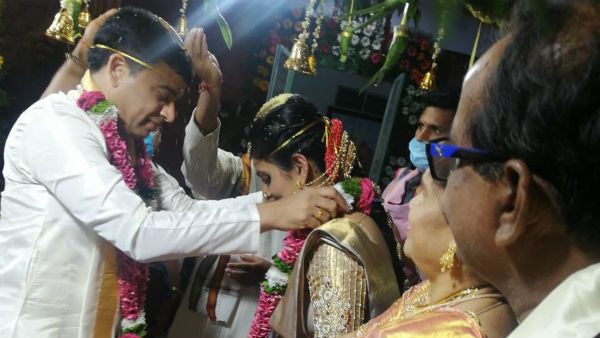 సినీ ప్రముఖులు దూరంగా
