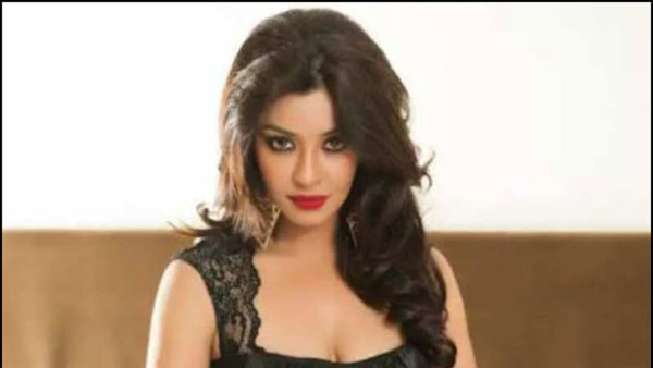 హాస్పిటల్ లో ఊసరవెల్లి హీరోయిన్..