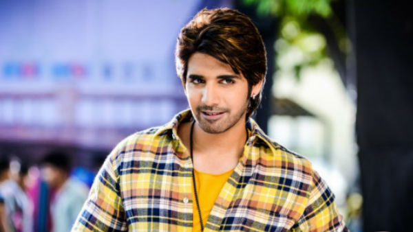ఒకే రూమ్లో ఉన్నాము..