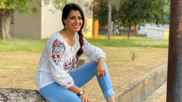 వరలక్ష్మి ప్రేమకు పెద్దల అంగీకారం