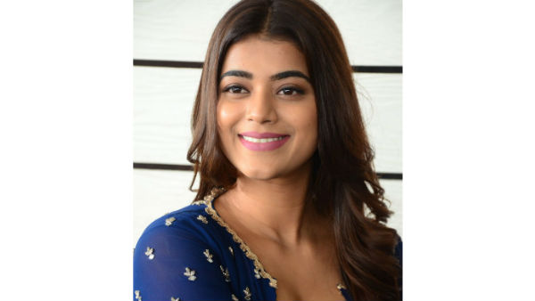 జిగేల్మనిపించే అందాలు..