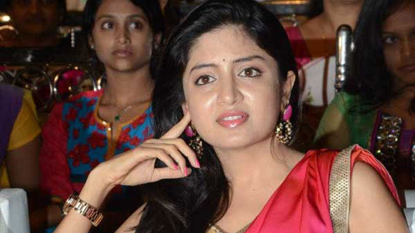 భారత చరిత్రలో అది చీకటి అధ్యాయం.. పూనమ్ కౌర్ ఎమోషనల్ ట్వీట్