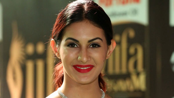 హీరోయిన్ అమీరా దస్తర్కు