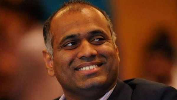పోలీసులపైకి కుక్కలను ఉసిగొల్పుతూ