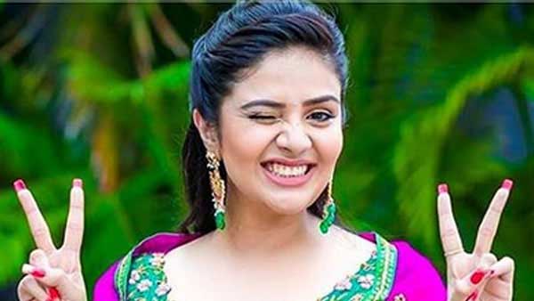 రిచ్ బాయ్ఫ్రెండ్ కావాలి