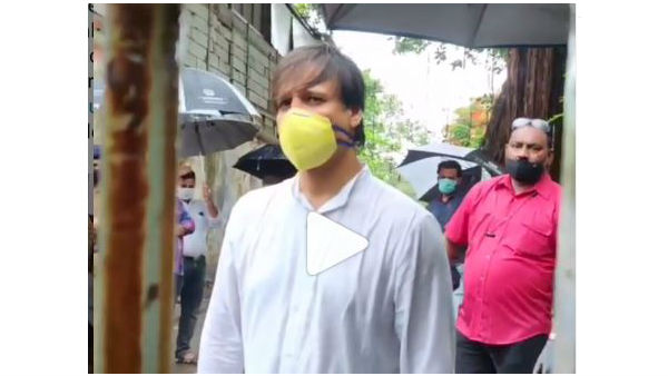 బాలీవుడ్ తారలు కన్నీటి వీడ్కోలు