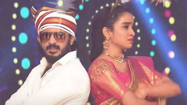 లేడీ యాంకర్కు సపర్యలు..
