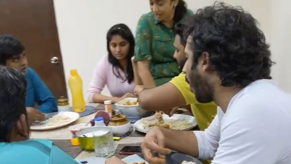సంబరాల్లో బృందం..