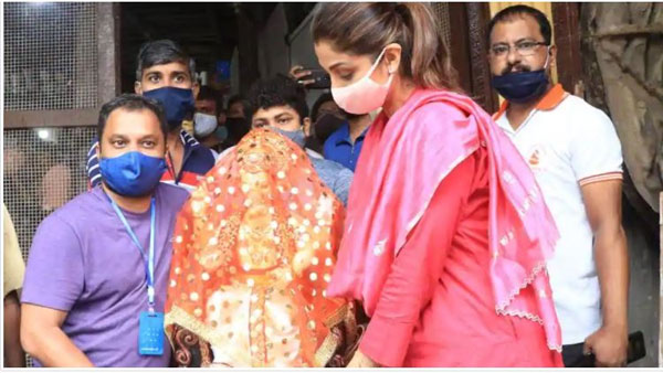 Lord Ganapti Bappa at Shilpa Shetty home Lord Ganapti Bappa at Shilpa Shetty home