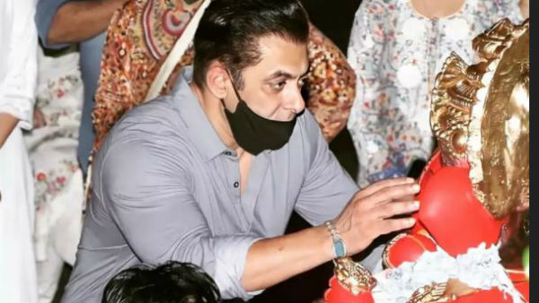 Salman Khan, Hrithik Roshan, shraddha kapoor in Ganpati visarjan celebrations Salman Khan, Hrithik Roshan, shraddha kapoor in Ganpati visarjan celebrations