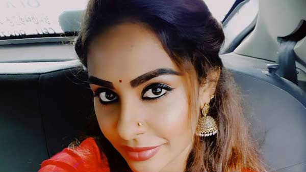 సోషల్ మీడియాలో యాక్టివ్..