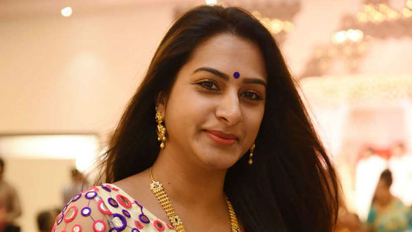 కనిపించిన ప్రతి ఒక్కరితో