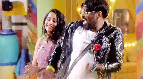 లాంజ్లో పార్టీనైట్ షో