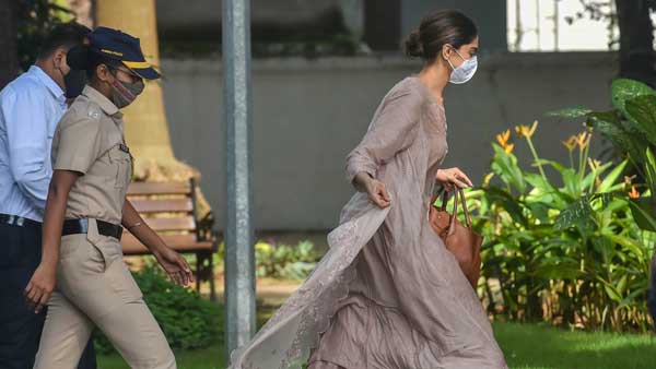 అందరి ఫోన్లు స్వాధీనం..