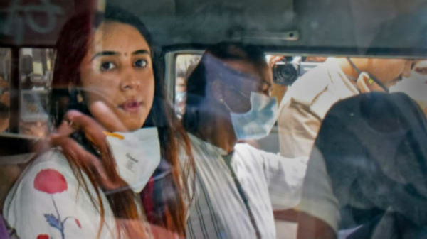 ఆమె గది నుంచే బయటకు రావడం లేదు