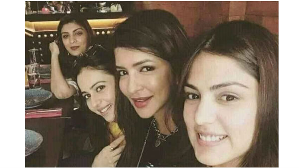 రియాతో మంచు లక్ష్మీ, రకుల్ ఫోటో వైరల్