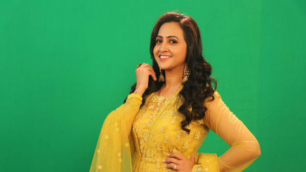 మూడో కంటెస్టెంట్గా లాస్య..