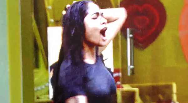 వర్షంలో తడిసి ముద్దైన సెలబ్రిటీలు