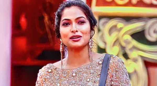 దివి.. నిన్ను పీసులు చేస్తాడు...
