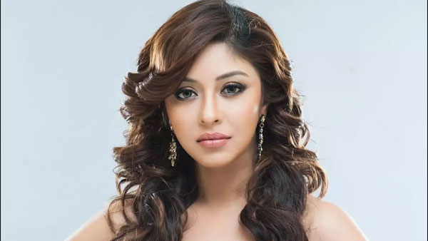 బ్లూ ఫిల్మ్ చూపించాడు