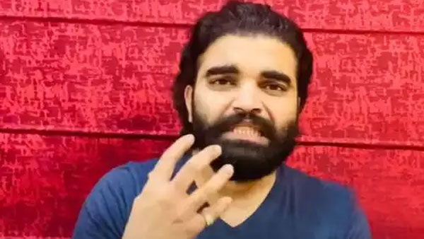 చెప్పండి... బిజీగా ఉండి చూడలేదు