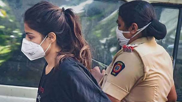 క్వాన్, రియా మధ్య భారీగా క్యాష్ ట్రాన్స్ఫర్స్