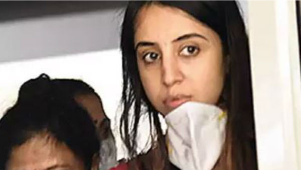నా కర్మ అంటూ సంజాన కన్నీటి పర్యంతం